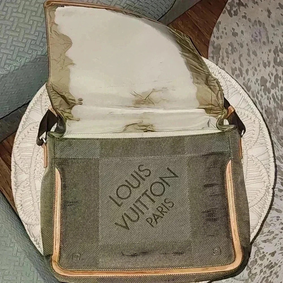 Louis Vuitton Damier Messenger Bag Unisex - Picture 2 of 8